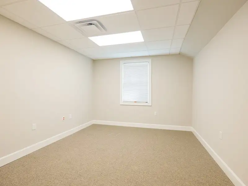 Executive Office Building in Loch Winn Business Park, Valdosta - Renovated with Ample Space