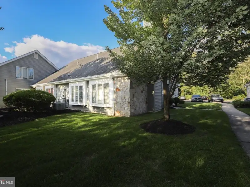 Bi-level Office Condo in Washington Township Professional Campus, Turnersville, Nj