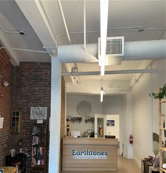 Boutique Retail/office Space in Corliss Landing, Providence with High Ceilings and Natural Light