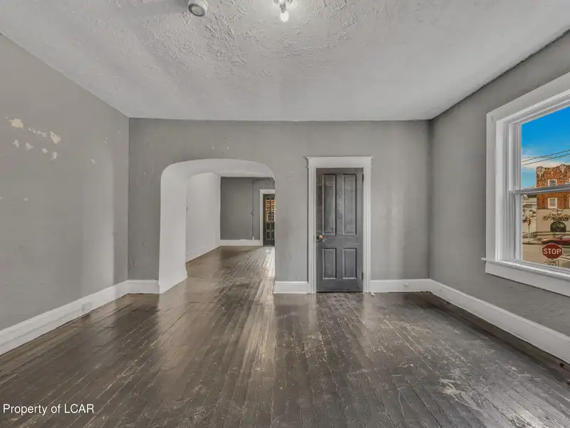Five-unit Commercial and Residential Building in Prime Location with Recent Upgrades