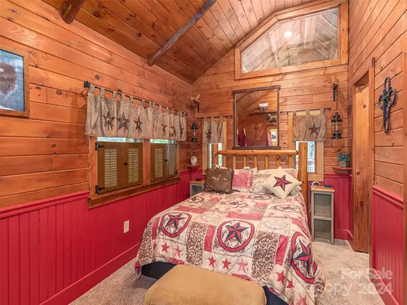 Charming Cottage and Barn on Expansive Mountain Retreat with Outdoor Amenities