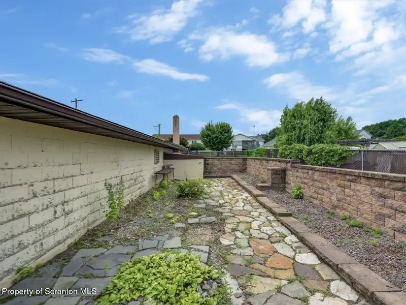 Mixed-use Property in Throop: 7-bay Garage and Updated 2-bedroom Apartment