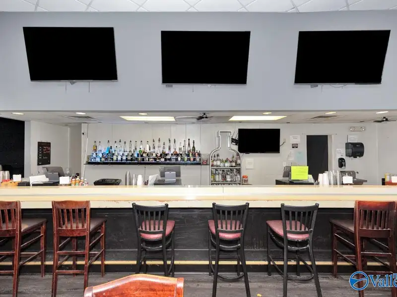 Commercial Property in Mid City Huntsville - Versatile Space with Kitchen and Offices