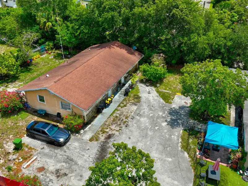 Well-maintained 6-unit Multifamily Property in South Florida with Value-add Potential