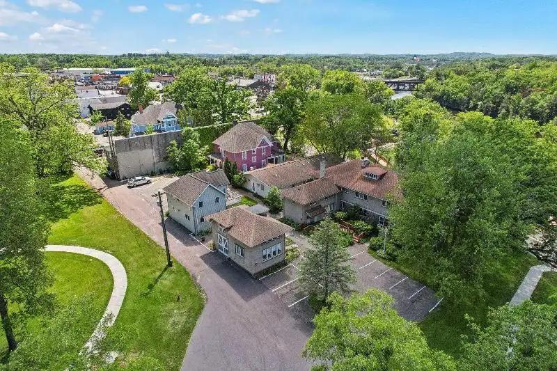 Turnkey B&b and Event Center in Wisconsin Dells with 17 Guest Suites
