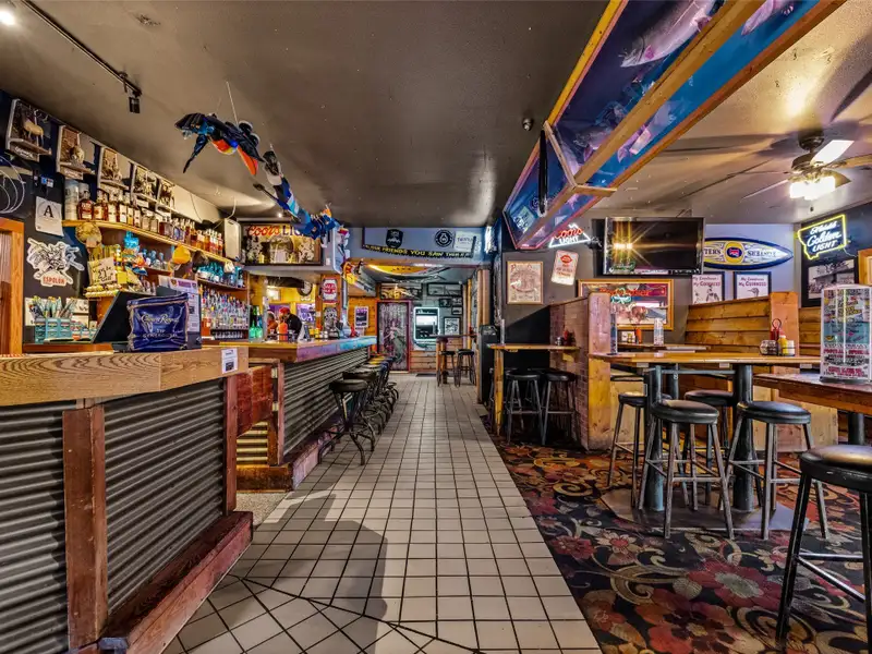 Historic Del's Bar & Grill: Profitable Lakeside Business in Somers, Mt with Liquor License