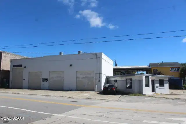Freestanding Auto Repair Building on High Traffic Corner Lot in Mason Avenue