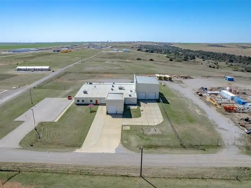 17,000 Sq Ft Versatile Industrial Facility on 402 Acres Near Oklahoma City
