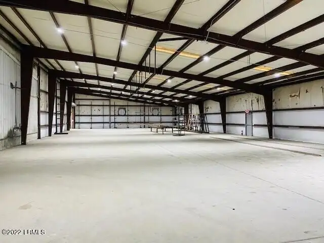 Two Warehouse Spaces for Lease in Ridgeland Near I-95 and Downtown