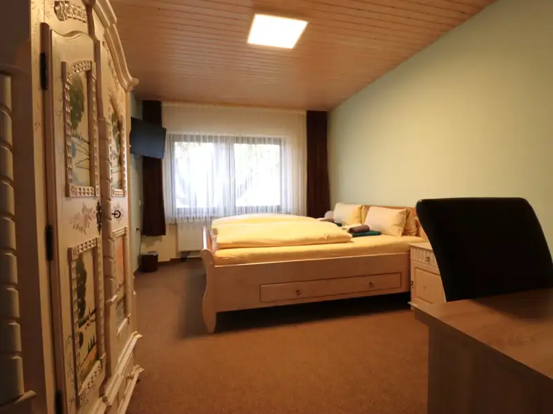 Restaurant and Guest Accommodation with Owner's Apartment in Modernized Facility