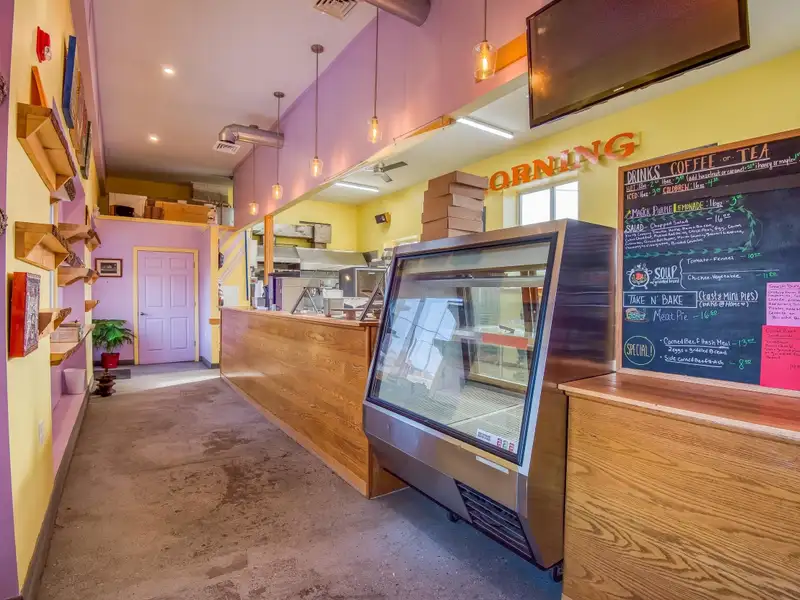 Fully Equipped Café and Bakery with Living Quarters on Main Street, Berlin