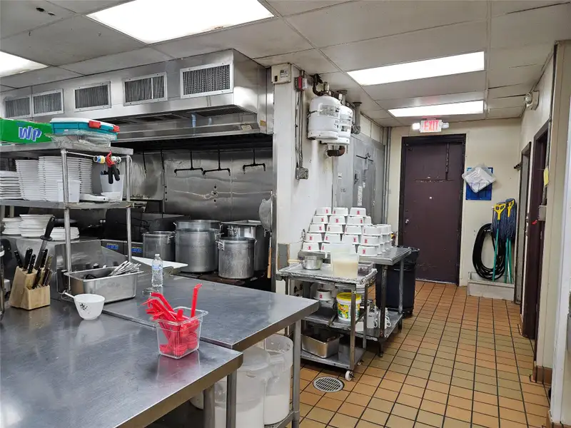 Turnkey Hot Pot Restaurant in High-traffic Sawgrass Mall Area