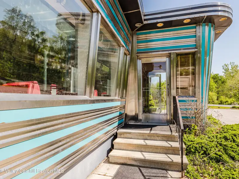 Mixed-use Commercial Property with Vintage Diner and Deli in Elizaville, Hudson Valley