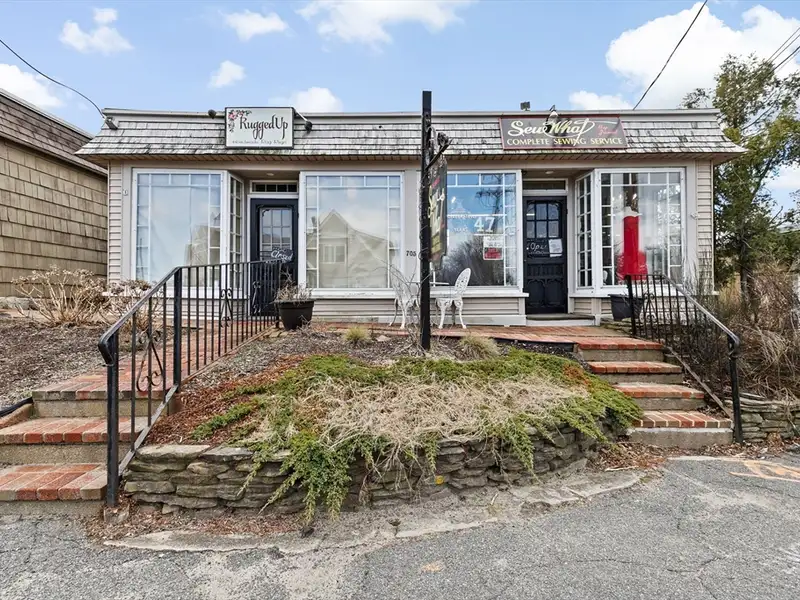 Prime Commercial Property in High-traffic Area of Cape Cod