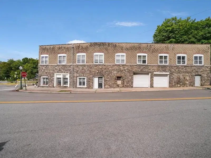Prime Multi-use Commercial Building for Lease in Central Cortlandt (buchanan)