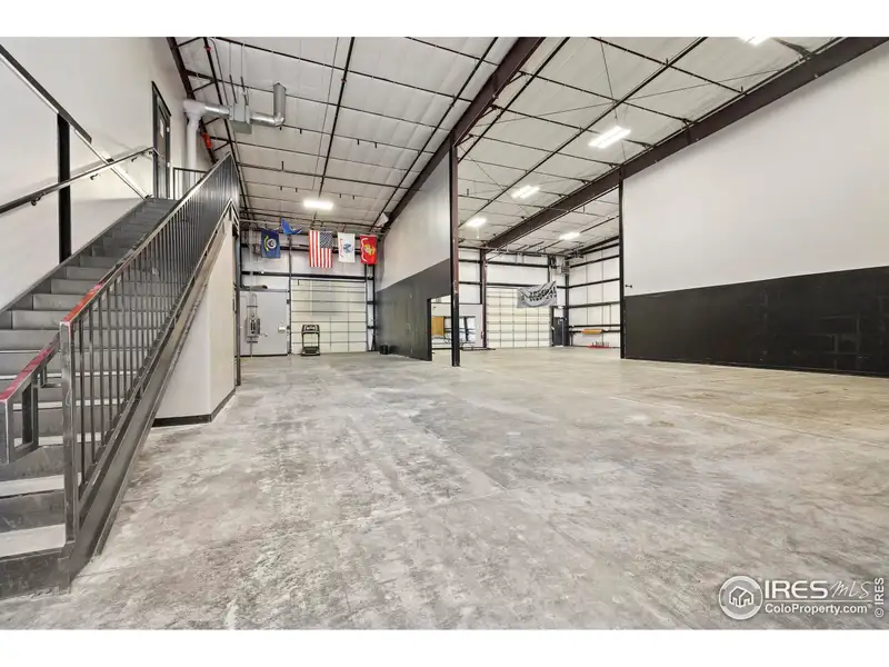 Versatile Office/warehouse in Highland Industrial Park, Windsor - Ideal for Various Business Uses