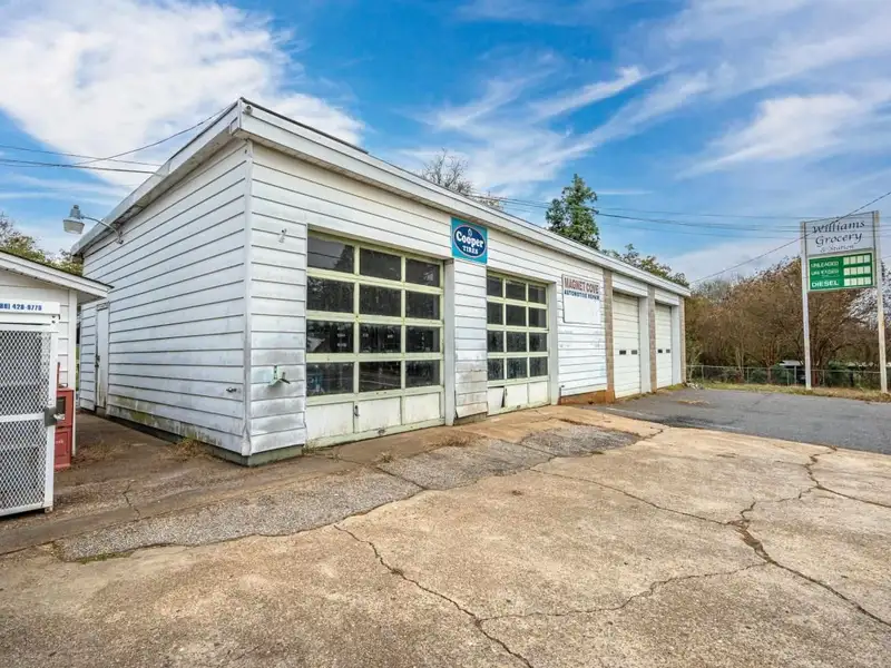 Commercial Property with 2 Buildings and Highway Frontage in Magnet Cove