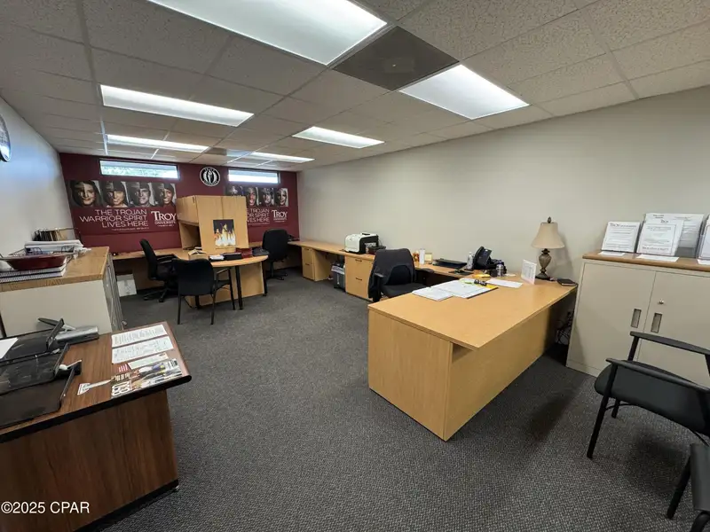 Commercial Office Building for Lease in Central Panama City, Ideal for Charter School or Medical Use