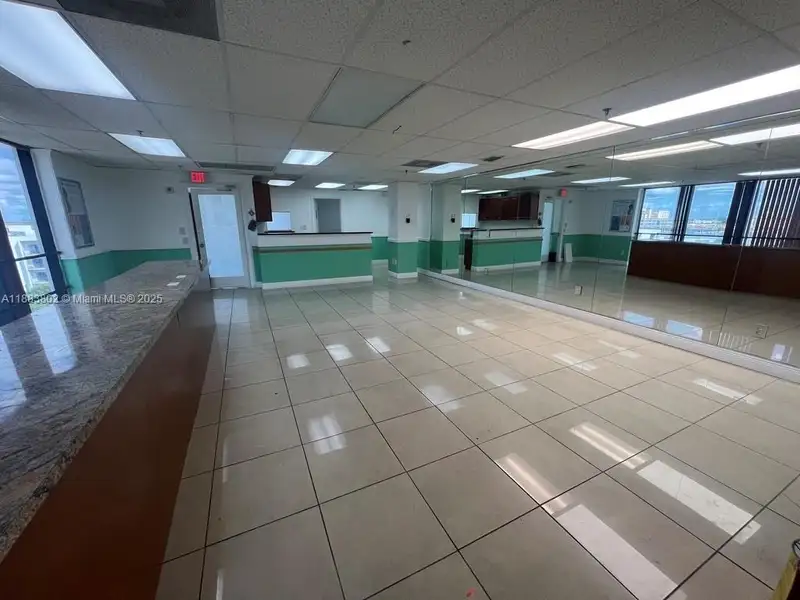 Spacious Corner Medical Office Unit in Central Hialeah – 2,552 Sq Ft