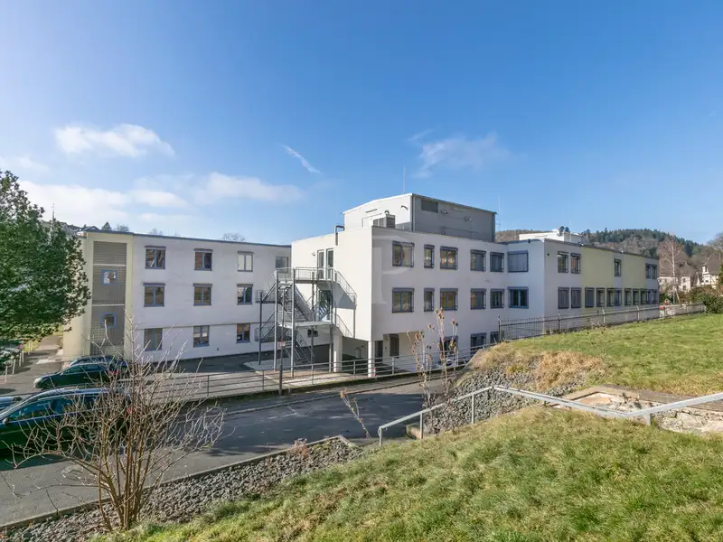 Spacious Commercial Property with Multiple Buildings on 26,913 M² in Prime Location