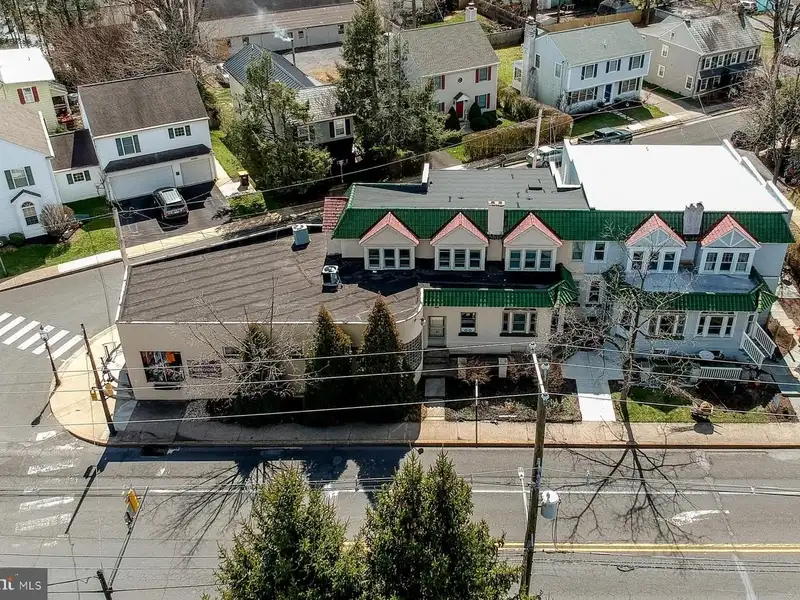 Multi-unit Building with Commercial Space and Two Residential Apartments in Established Location