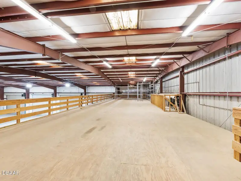 Flexible Commercial Lease: 19,000 Sq Ft Available in Prime Location