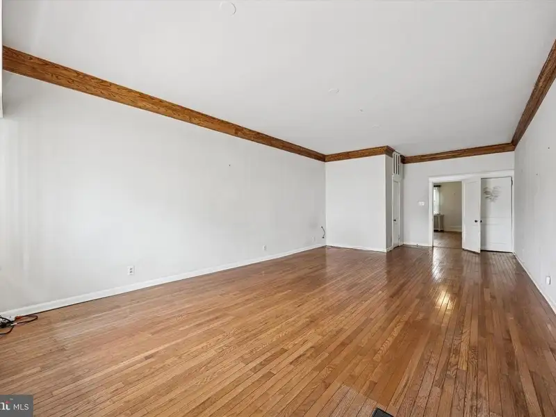 Versatile Commercial/residential Property in Clifton Heights with High Ceilings and Hardwood Floors