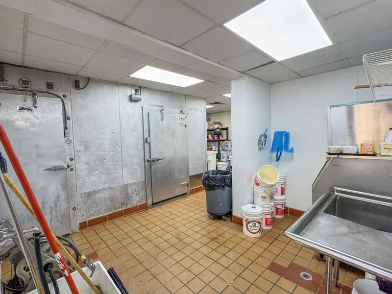 Prime Commercial Restaurant Space in High-traffic Location, 2915 Sq. Ft.