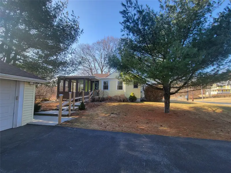 Mixed-use Property in Prime Location with Residential and Commercial Potential