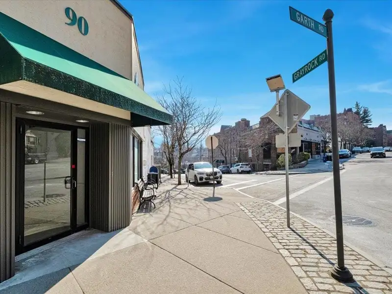 Prime Corner Retail Space on Garth Road, High Traffic Area in Scarsdale