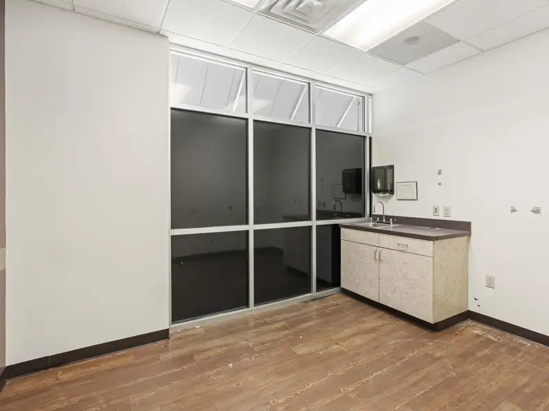 Versatile Multi-tenant Retail/office Space for Lease in Highland, In