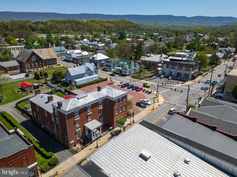 Historic Mcmechan Inn: 13-bedroom Home and Commercial Space in Moorefield, Wv