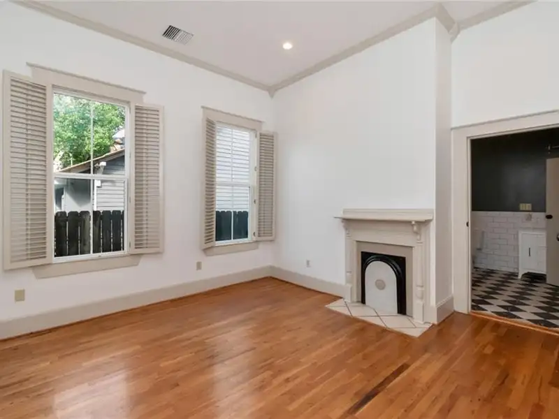 Mixed-use Property in Downtown Mobile with High Ceilings and Fenced Yard