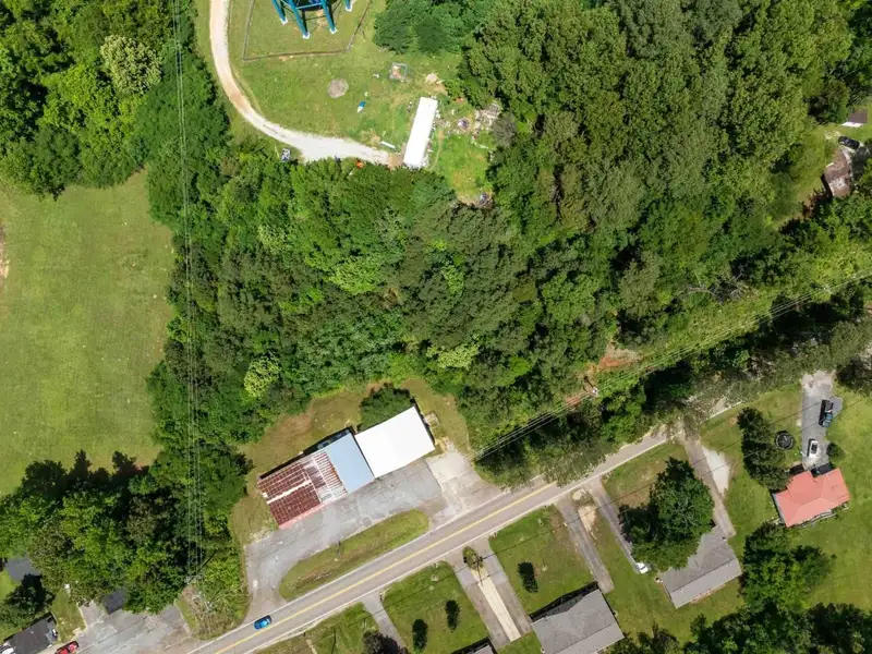 Commercial Property with Showroom and Warehouses on Us Hwy 100 W