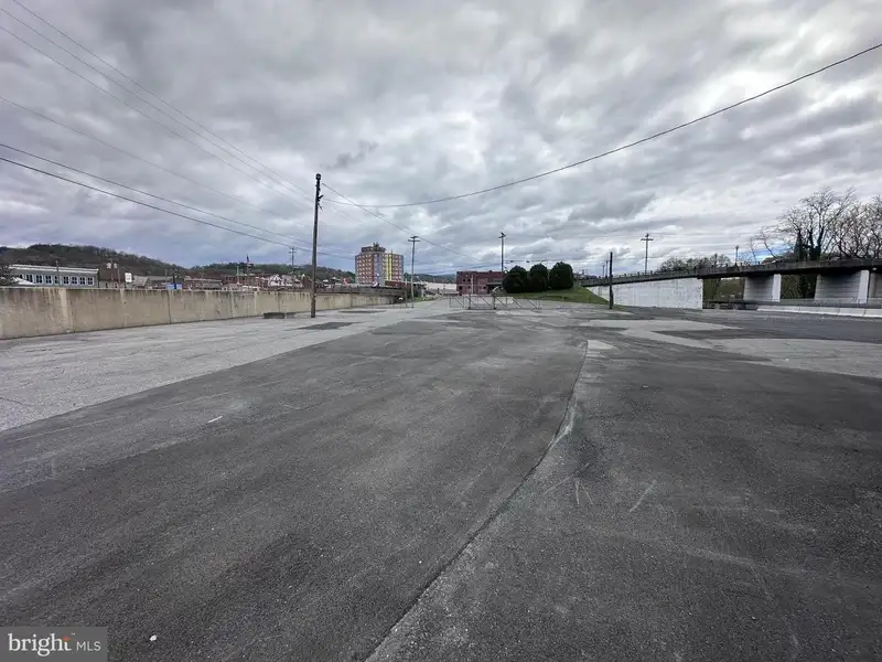 Industrial Building with 6 Bay Truck Repair Facility on 1.47 Acres Near Downtown