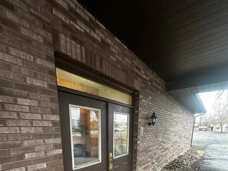 Versatile 3,200 Sq Ft Brick Building in High-traffic Location with Ample Parking
