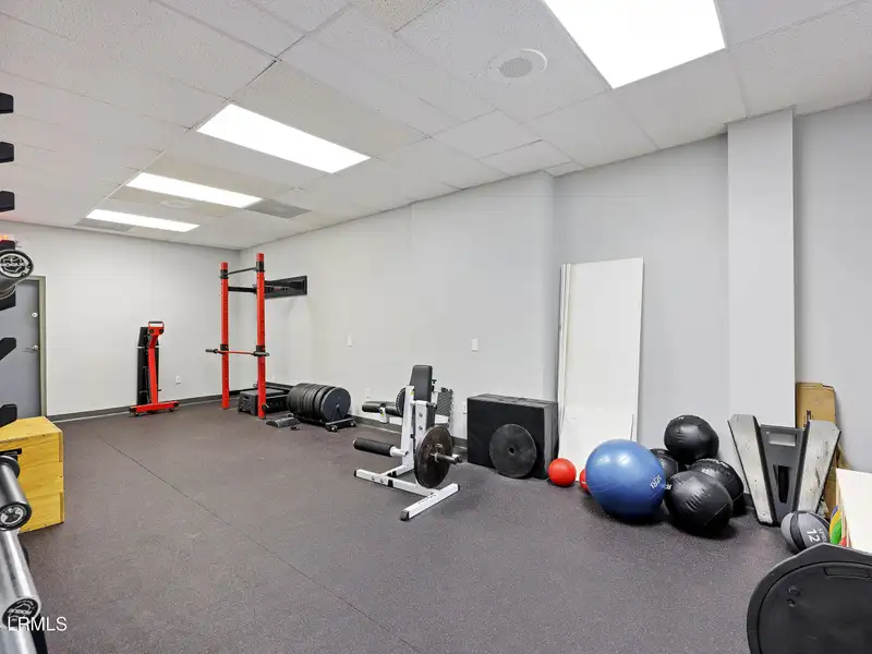 5,000 Sq Ft Retail Sublease in Port Royal Plaza, High Visibility Location