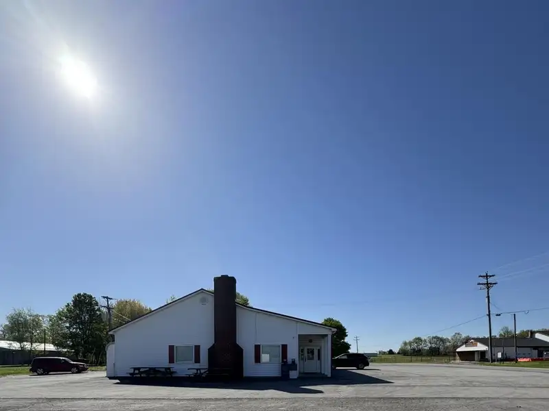 Established Family Restaurant with Drive-thru Near Lake Cumberland Marina