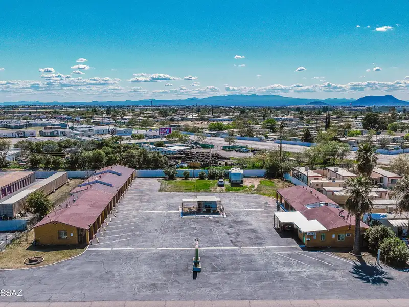 Well-maintained 18-unit Motel Near Tucson Airport with Rv Spaces and Ample Parking