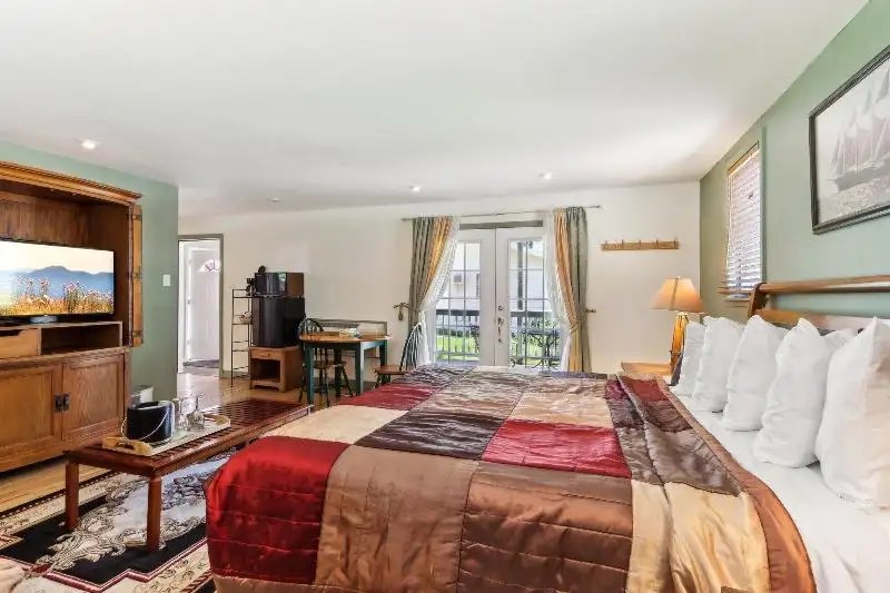 Turnkey B&b and Event Center in Wisconsin Dells with 17 Guest Suites