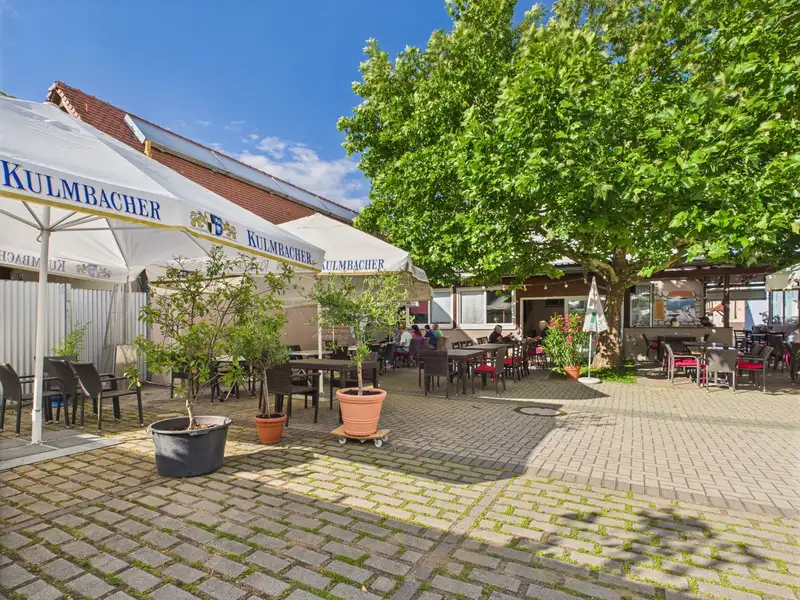 Versatile Restaurant with Garden and Residential Units in Prime Location