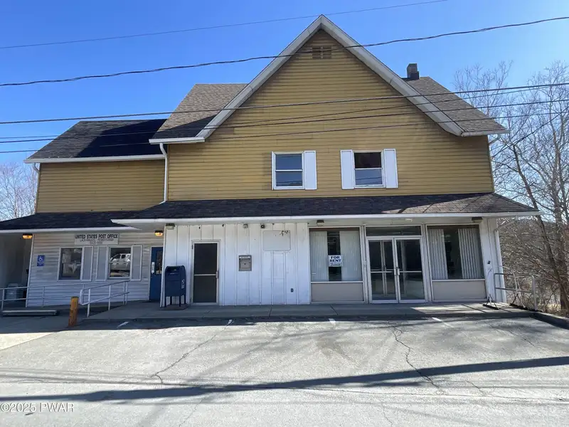 Versatile 948 Sq Ft Commercial Space for Lease in Lackawaxen with River Access
