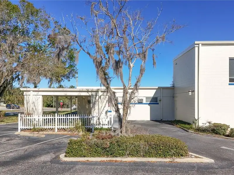 Medical Office Building for Sale in Prime Clermont Location with Ample Parking