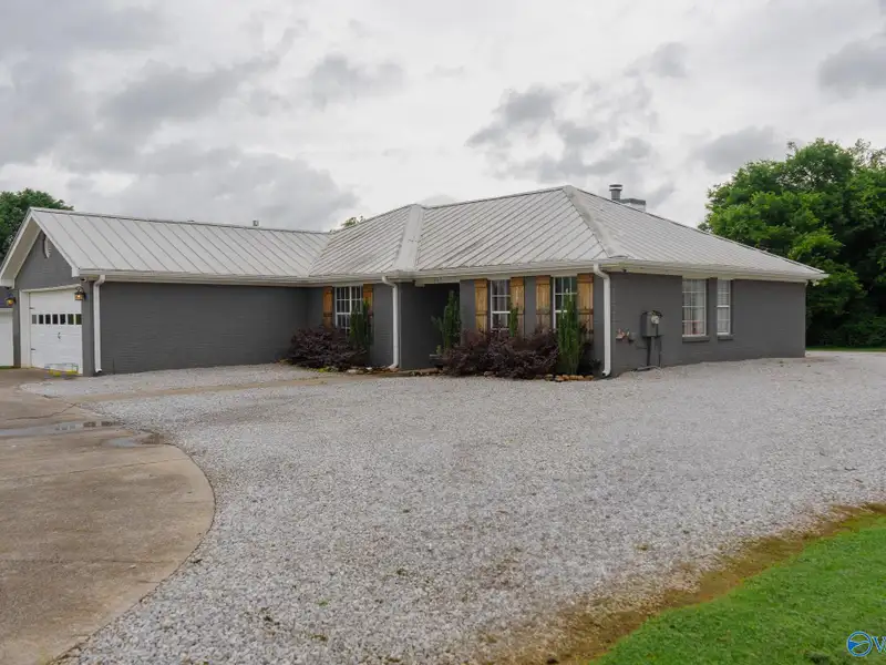 Gross Lease Commercial Property with Maintenance Included, Ideal for Business Operations