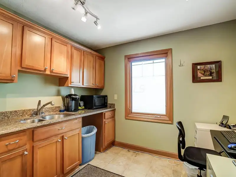 Standalone Commercial Building with Office Suite in Prime Hilliard Location