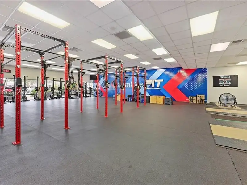 5,000 Sq Ft Retail Sublease in Port Royal Plaza with High Visibility