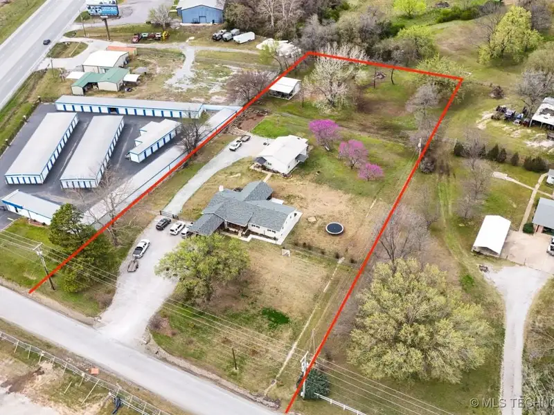 Commercial Property with House and Shops on 2 Acres in Coweta Near Casino