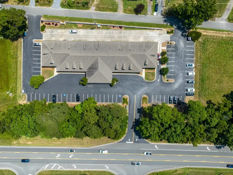 Flexible 3700 Sq Ft Commercial Space for Office or Medical Use in Adairsville