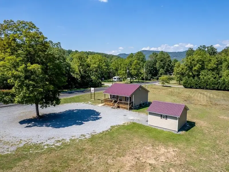 Versatile Commercial Property with Salon, Office Space, and Residential Potential Near Brandywine Lake