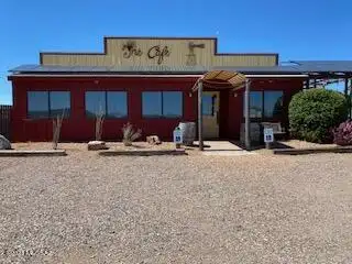 Commercial Building in Sonoita with Equipped Kitchen and Solar Panels